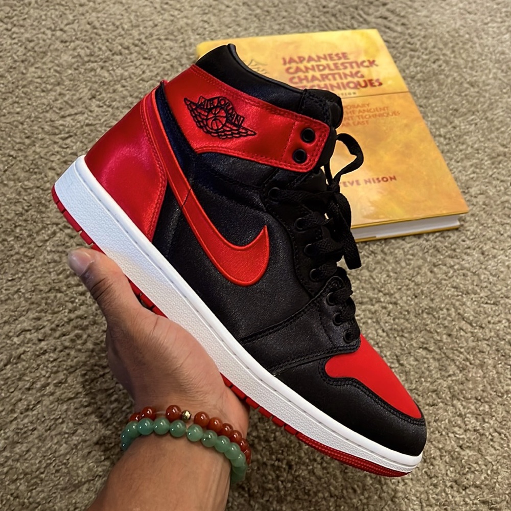 Air Jordan 1 Satin